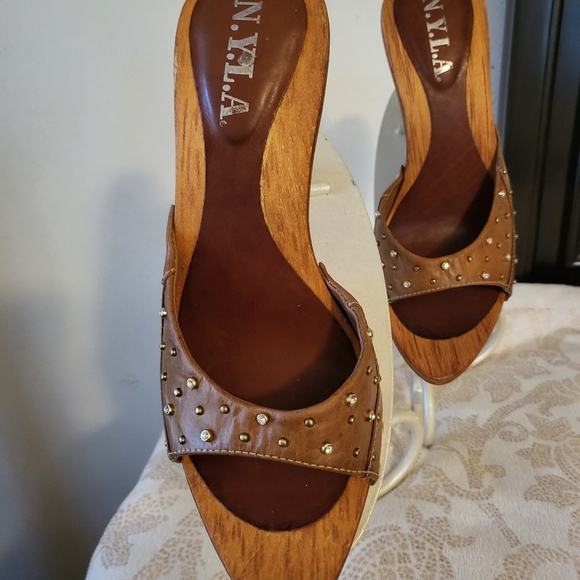 NYLA LADIES SHOES  WORN TWICE - Picture 1 of 7